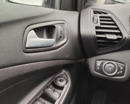 Красный Форд Эскейп, объемом двигателя 0 л и пробегом 200 тыс. км за 12500 $, фото 12 на Automoto.ua