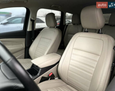 Красный Форд Эскейп, объемом двигателя 1.5 л и пробегом 66 тыс. км за 14300 $, фото 9 на Automoto.ua