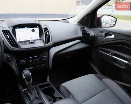 Червоний Форд Ескейп, об'ємом двигуна 1.5 л та пробігом 85 тис. км за 13500 $, фото 12 на Automoto.ua