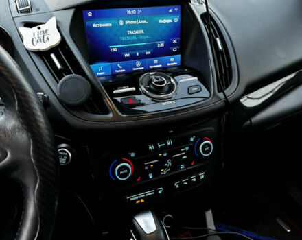 Красный Форд Эскейп, объемом двигателя 2 л и пробегом 93 тыс. км за 15300 $, фото 16 на Automoto.ua