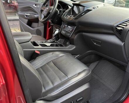 Красный Форд Эскейп, объемом двигателя 2 л и пробегом 155 тыс. км за 15200 $, фото 6 на Automoto.ua