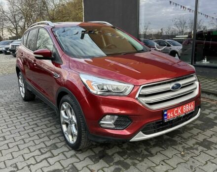 Красный Форд Эскейп, объемом двигателя 2 л и пробегом 155 тыс. км за 15200 $, фото 1 на Automoto.ua