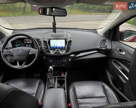 Красный Форд Эскейп, объемом двигателя 2 л и пробегом 82 тыс. км за 16100 $, фото 5 на Automoto.ua