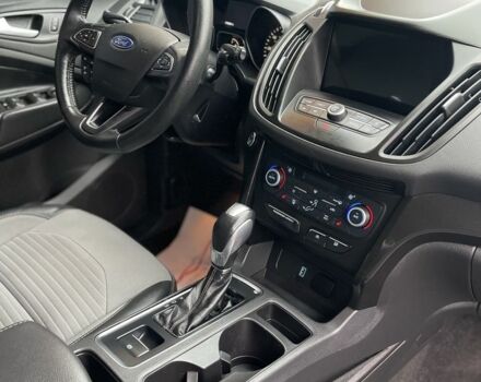 Червоний Форд Ескейп, об'ємом двигуна 2 л та пробігом 80 тис. км за 14200 $, фото 7 на Automoto.ua