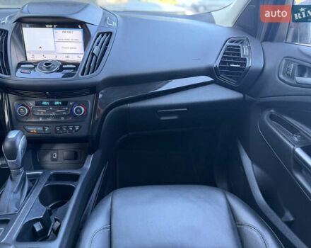 Червоний Форд Ескейп, об'ємом двигуна 2 л та пробігом 76 тис. км за 13600 $, фото 46 на Automoto.ua