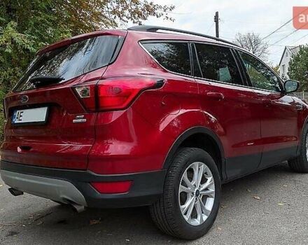 Красный Форд Эскейп, объемом двигателя 2 л и пробегом 140 тыс. км за 14800 $, фото 3 на Automoto.ua