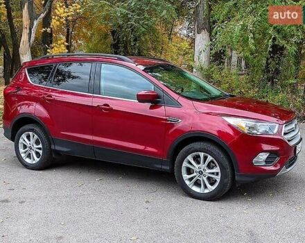 Красный Форд Эскейп, объемом двигателя 2 л и пробегом 140 тыс. км за 14800 $, фото 1 на Automoto.ua