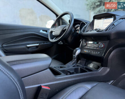 Червоний Форд Ескейп, об'ємом двигуна 2 л та пробігом 76 тис. км за 13600 $, фото 49 на Automoto.ua