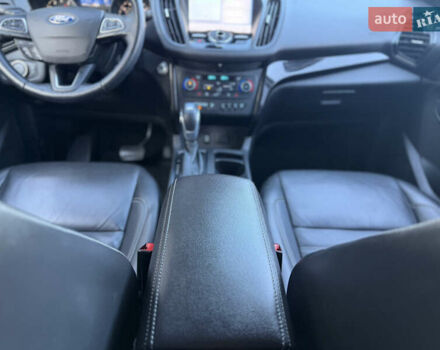 Червоний Форд Ескейп, об'ємом двигуна 2 л та пробігом 76 тис. км за 13600 $, фото 34 на Automoto.ua