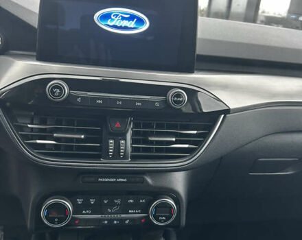 Красный Форд Эскейп, объемом двигателя 2 л и пробегом 80 тыс. км за 21500 $, фото 7 на Automoto.ua