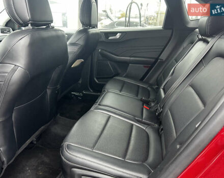 Красный Форд Эскейп, объемом двигателя 2 л и пробегом 80 тыс. км за 21500 $, фото 5 на Automoto.ua