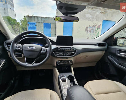 Красный Форд Эскейп, объемом двигателя 1.5 л и пробегом 13 тыс. км за 25000 $, фото 5 на Automoto.ua