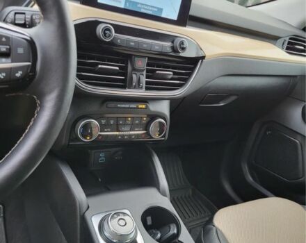 Красный Форд Эскейп, объемом двигателя 2 л и пробегом 58 тыс. км за 11600 $, фото 7 на Automoto.ua