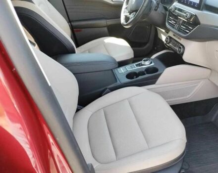 Красный Форд Эскейп, объемом двигателя 2 л и пробегом 93 тыс. км за 15700 $, фото 5 на Automoto.ua