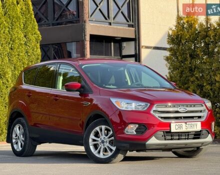 Красный Форд Эскейп, объемом двигателя 2 л и пробегом 174 тыс. км за 11999 $, фото 1 на Automoto.ua
