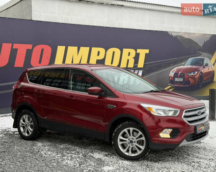 Красный Форд Эскейп, объемом двигателя 2 л и пробегом 175 тыс. км за 11500 $, фото 1 на Automoto.ua