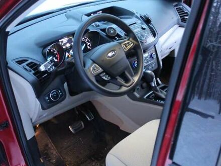 Красный Форд Эскейп, объемом двигателя 2 л и пробегом 190 тыс. км за 13850 $, фото 1 на Automoto.ua