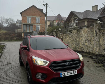 Красный Форд Эскейп, объемом двигателя 2 л и пробегом 82 тыс. км за 14200 $, фото 1 на Automoto.ua