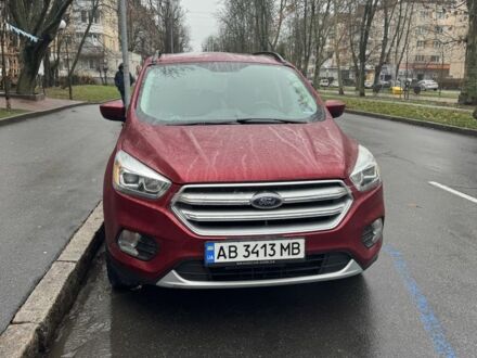 Красный Форд Эскейп, объемом двигателя 2 л и пробегом 180 тыс. км за 14000 $, фото 1 на Automoto.ua