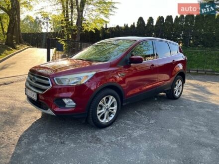 Красный Форд Эскейп, объемом двигателя 2 л и пробегом 135 тыс. км за 14500 $, фото 1 на Automoto.ua