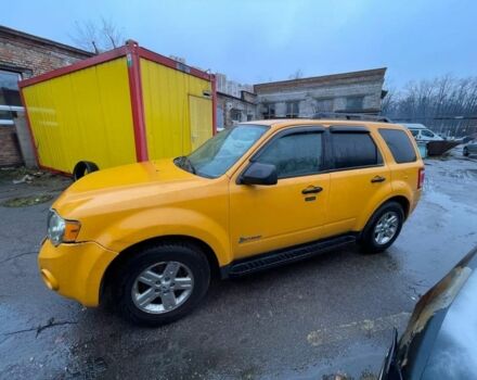 Желтый Форд Эскейп, объемом двигателя 2.5 л и пробегом 300 тыс. км за 3000 $, фото 1 на Automoto.ua