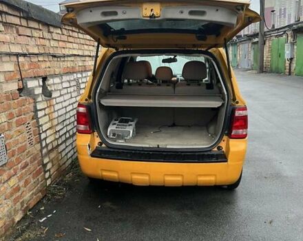 Желтый Форд Эскейп, объемом двигателя 2.5 л и пробегом 226 тыс. км за 4999 $, фото 4 на Automoto.ua