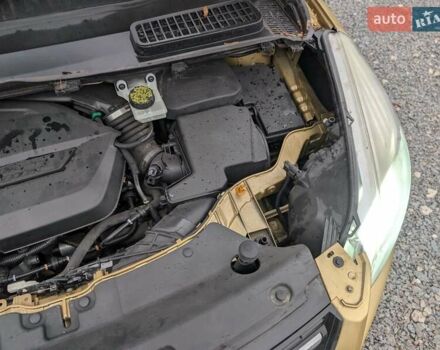 Желтый Форд Эскейп, объемом двигателя 1.6 л и пробегом 191 тыс. км за 8550 $, фото 51 на Automoto.ua