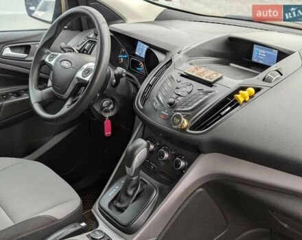 Желтый Форд Эскейп, объемом двигателя 1.6 л и пробегом 191 тыс. км за 8550 $, фото 41 на Automoto.ua