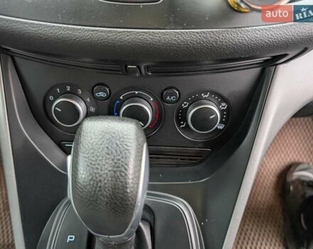 Желтый Форд Эскейп, объемом двигателя 1.6 л и пробегом 191 тыс. км за 8550 $, фото 46 на Automoto.ua