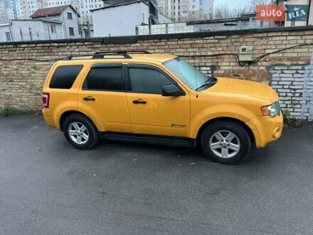 Желтый Форд Эскейп, объемом двигателя 2.5 л и пробегом 226 тыс. км за 4999 $, фото 1 на Automoto.ua