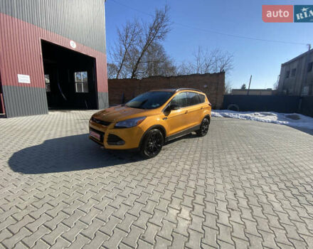 Желтый Форд Эскейп, объемом двигателя 2 л и пробегом 172 тыс. км за 10600 $, фото 1 на Automoto.ua