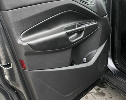 Серый Форд Эскейп, объемом двигателя 2.5 л и пробегом 393 тыс. км за 12799 $, фото 10 на Automoto.ua