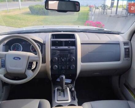 Серый Форд Эскейп, объемом двигателя 2.5 л и пробегом 338 тыс. км за 8500 $, фото 1 на Automoto.ua