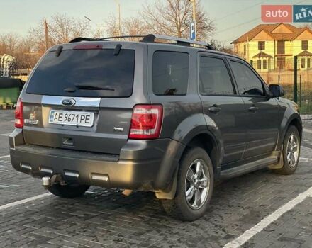 Серый Форд Эскейп, объемом двигателя 3 л и пробегом 208 тыс. км за 8700 $, фото 8 на Automoto.ua