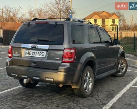 Серый Форд Эскейп, объемом двигателя 3 л и пробегом 208 тыс. км за 8700 $, фото 3 на Automoto.ua