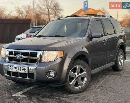 Серый Форд Эскейп, объемом двигателя 3 л и пробегом 208 тыс. км за 8700 $, фото 2 на Automoto.ua
