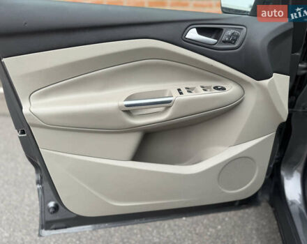 Серый Форд Эскейп, объемом двигателя 2 л и пробегом 145 тыс. км за 9500 $, фото 5 на Automoto.ua