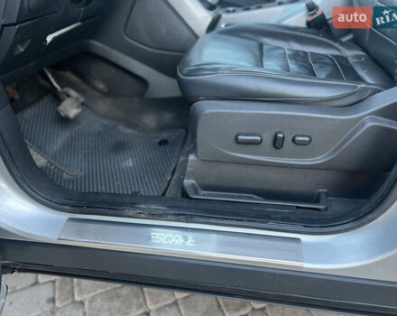 Серый Форд Эскейп, объемом двигателя 1.6 л и пробегом 140 тыс. км за 11000 $, фото 8 на Automoto.ua