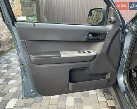 Серый Форд Эскейп, объемом двигателя 3 л и пробегом 150 тыс. км за 11800 $, фото 26 на Automoto.ua