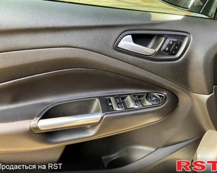 Серый Форд Эскейп, объемом двигателя 2 л и пробегом 208 тыс. км за 10400 $, фото 7 на Automoto.ua