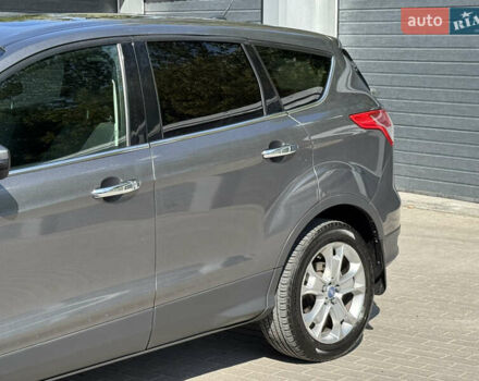 Серый Форд Эскейп, объемом двигателя 2 л и пробегом 185 тыс. км за 13099 $, фото 4 на Automoto.ua