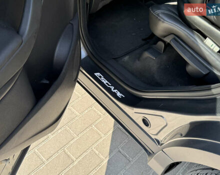 Серый Форд Эскейп, объемом двигателя 2 л и пробегом 185 тыс. км за 13099 $, фото 47 на Automoto.ua