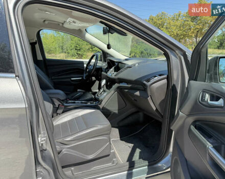 Серый Форд Эскейп, объемом двигателя 2 л и пробегом 133 тыс. км за 13800 $, фото 8 на Automoto.ua