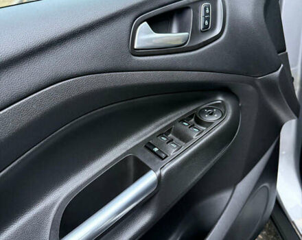 Серый Форд Эскейп, объемом двигателя 2 л и пробегом 174 тыс. км за 11000 $, фото 8 на Automoto.ua