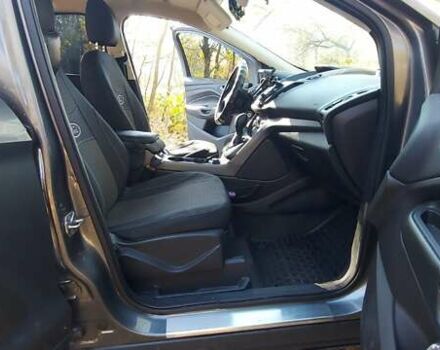 Серый Форд Эскейп, объемом двигателя 2.5 л и пробегом 250 тыс. км за 10900 $, фото 5 на Automoto.ua