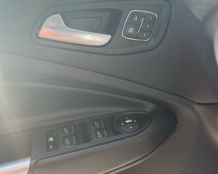 Серый Форд Эскейп, объемом двигателя 2 л и пробегом 170 тыс. км за 12900 $, фото 7 на Automoto.ua