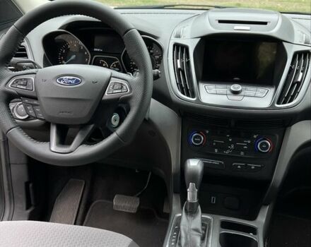 Серый Форд Эскейп, объемом двигателя 2 л и пробегом 220 тыс. км за 12700 $, фото 7 на Automoto.ua