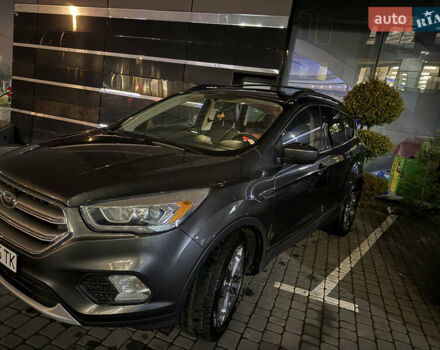 Серый Форд Эскейп, объемом двигателя 2 л и пробегом 165 тыс. км за 13400 $, фото 2 на Automoto.ua