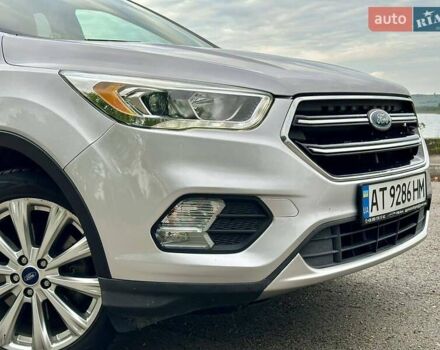 Серый Форд Эскейп, объемом двигателя 1.5 л и пробегом 139 тыс. км за 11900 $, фото 2 на Automoto.ua