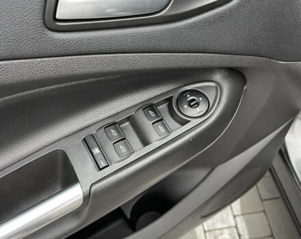 Серый Форд Эскейп, объемом двигателя 2 л и пробегом 211 тыс. км за 9200 $, фото 12 на Automoto.ua